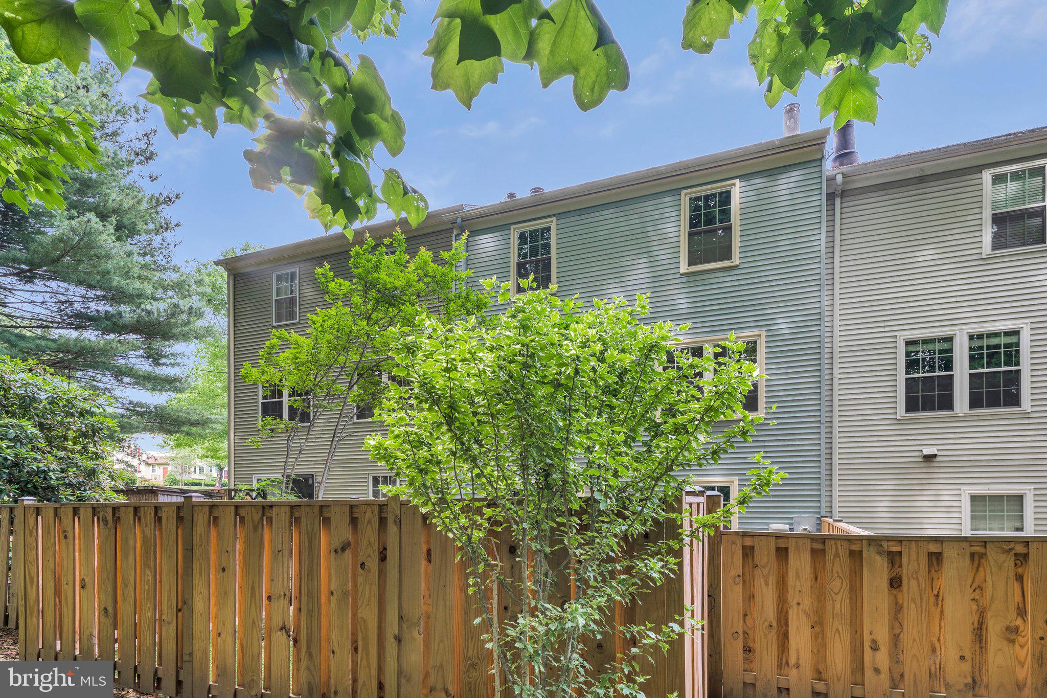 LAFAYETTE VILLAGE - Residential