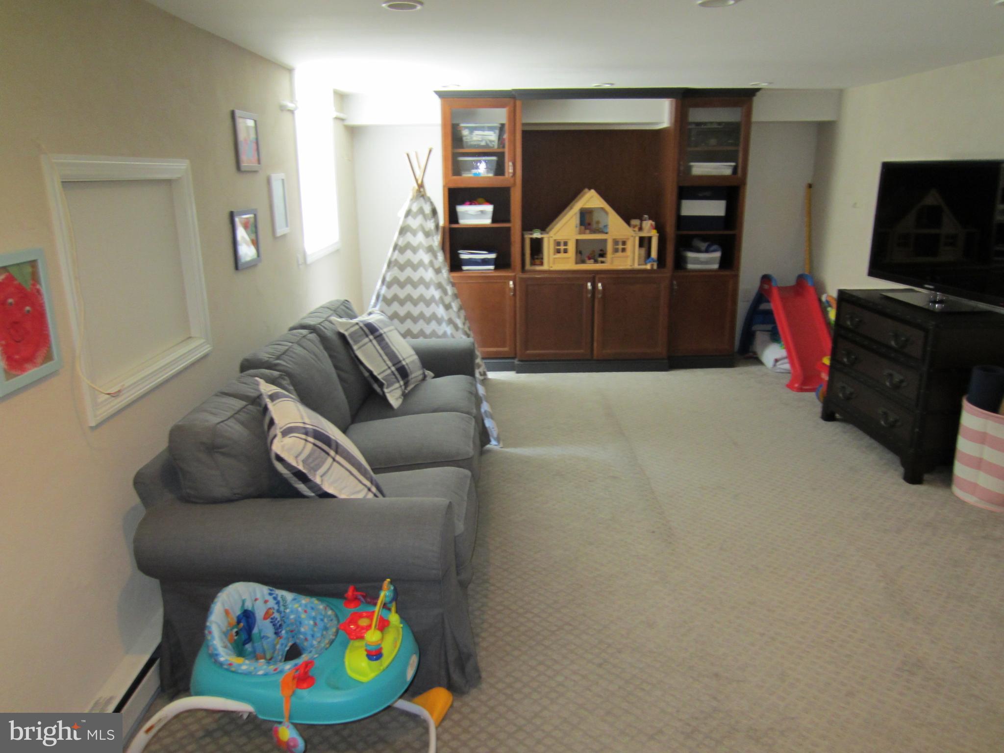 SCHOOL LANE HILLS - Residential