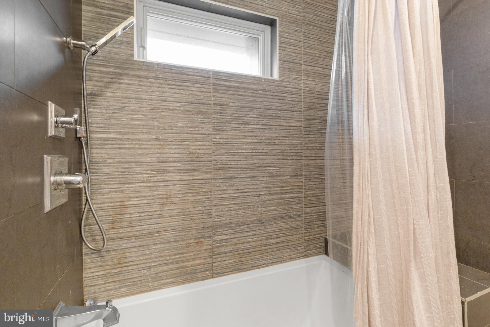 BELLA VISTA - Residential Lease