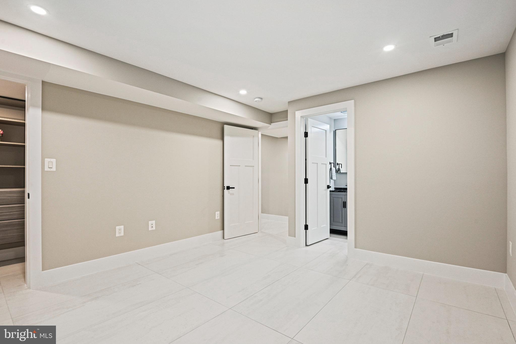 LOCUST HILL - Residential