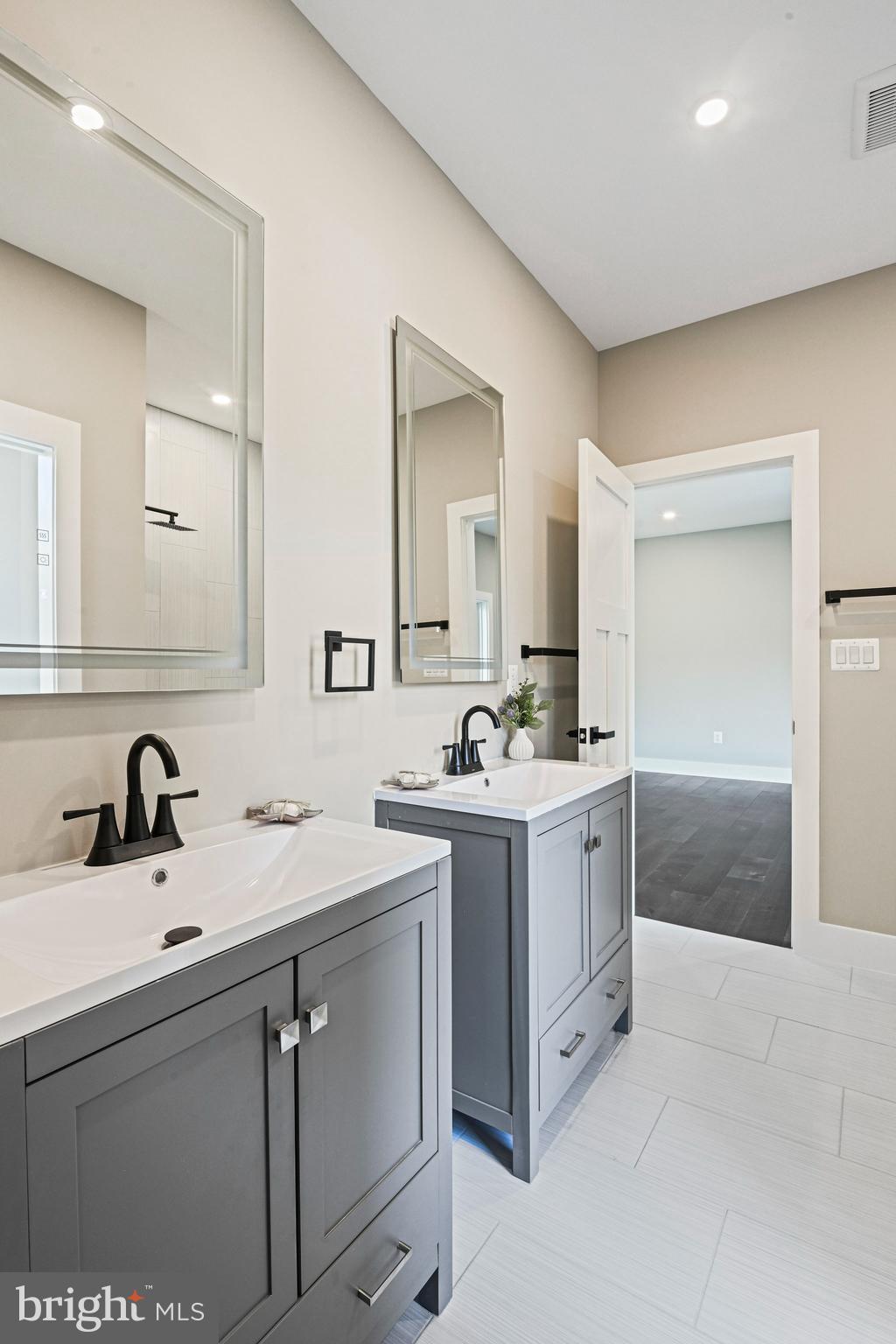 LOCUST HILL - Residential