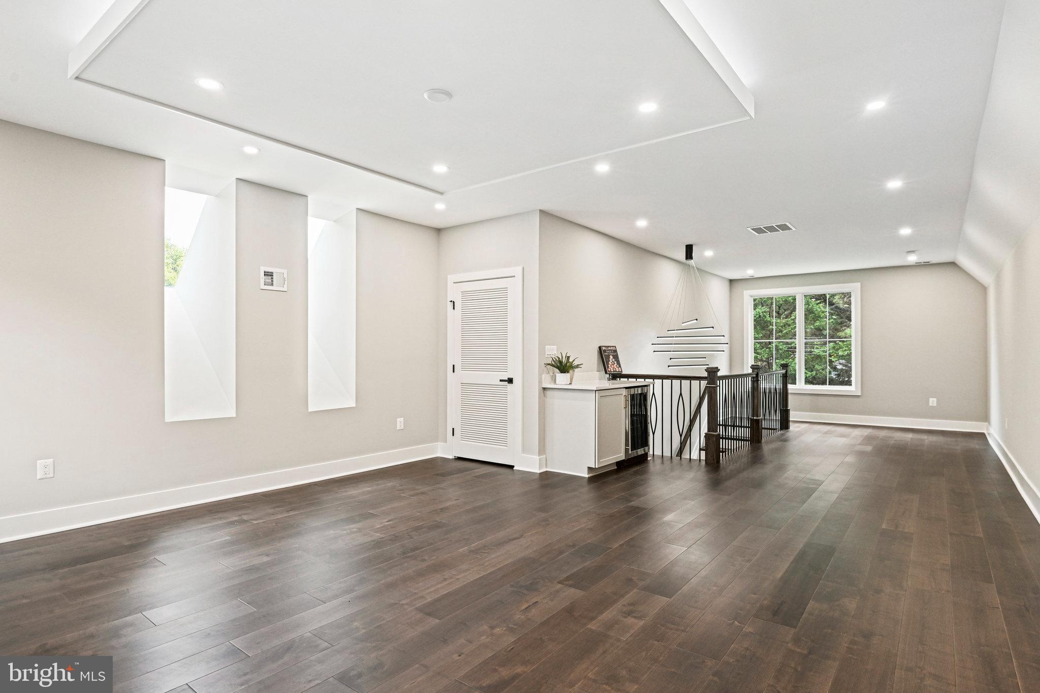 LOCUST HILL - Residential