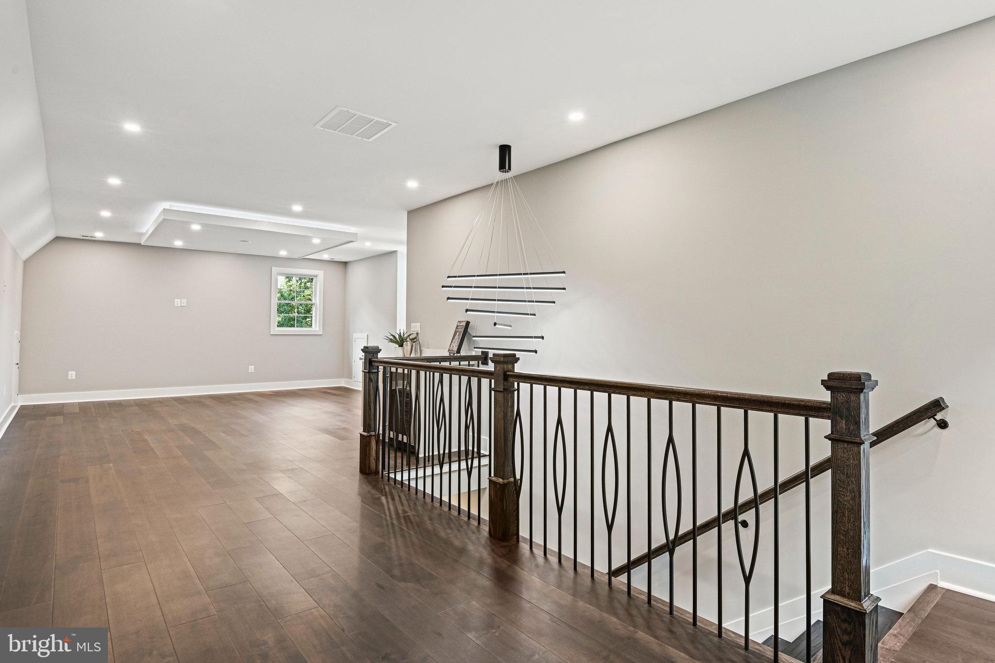 LOCUST HILL - Residential