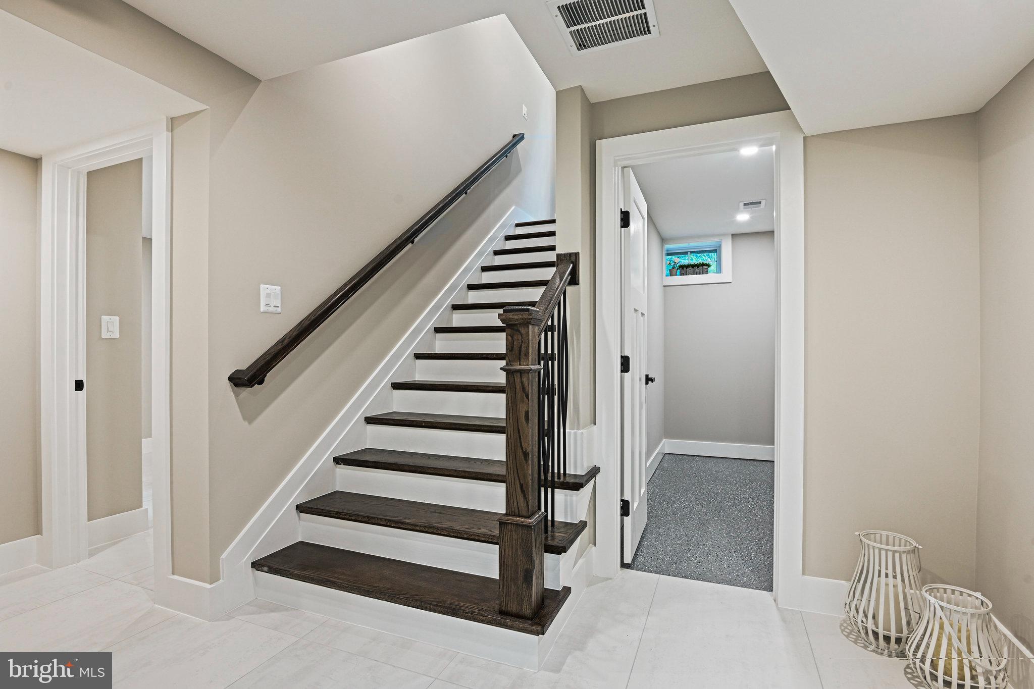 LOCUST HILL - Residential