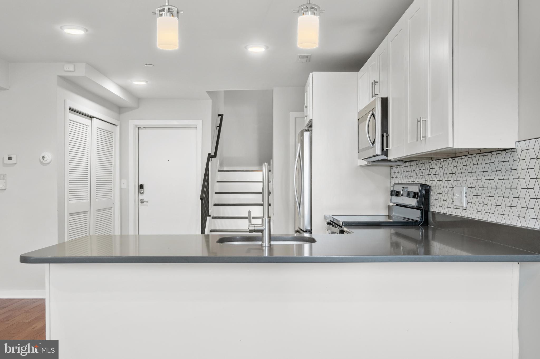 KENSINGTON - Residential Lease