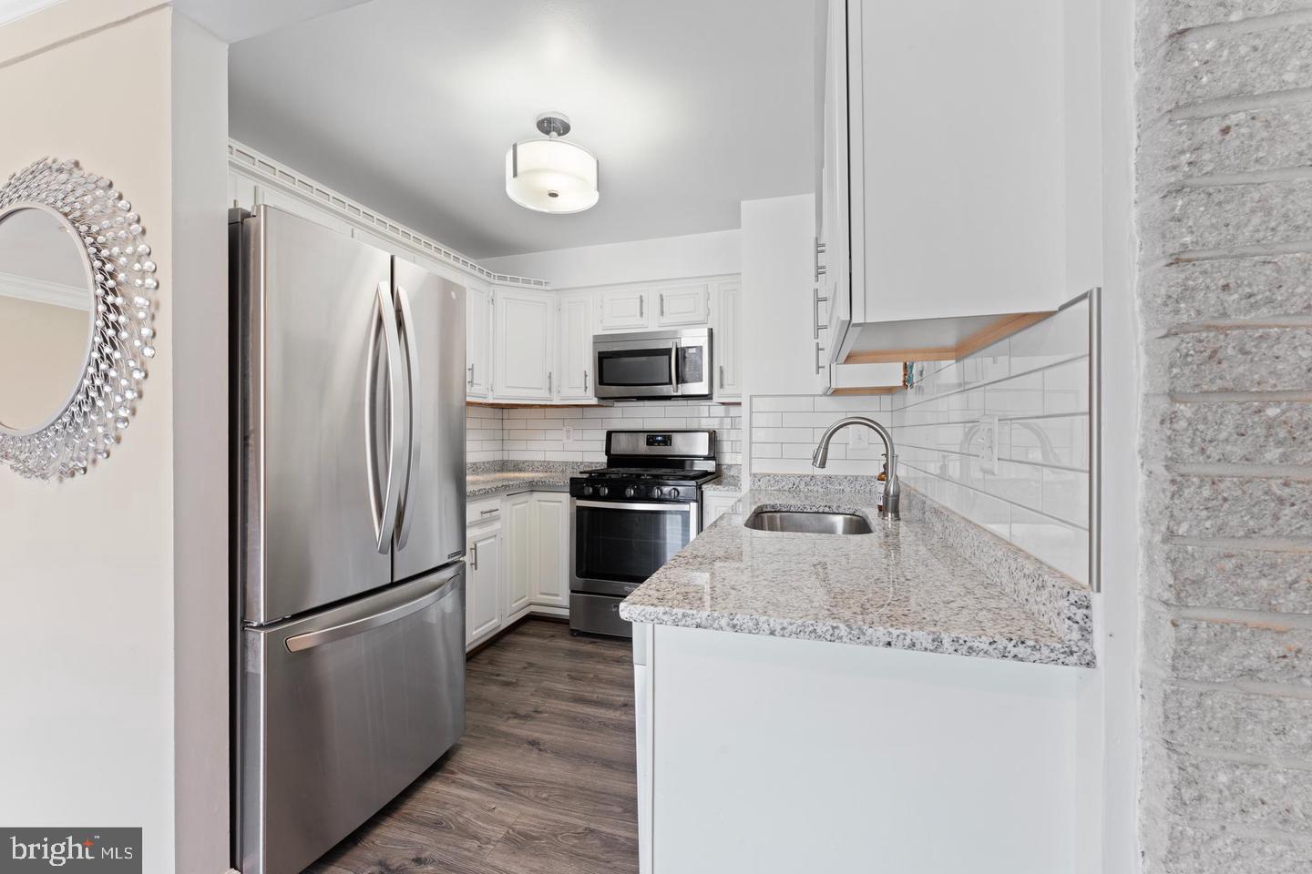 BRIARWOOD COURT - Residential Lease