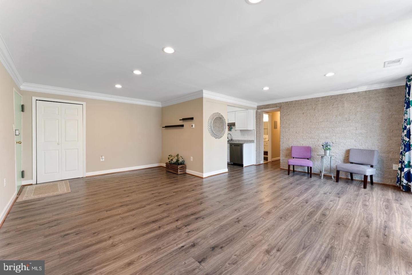 BRIARWOOD COURT - Residential Lease