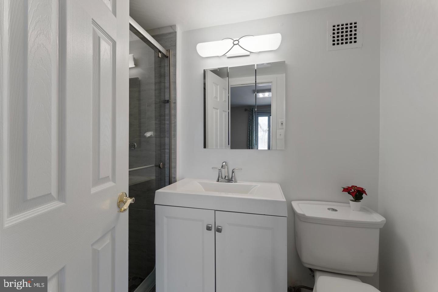 BRIARWOOD COURT - Residential Lease