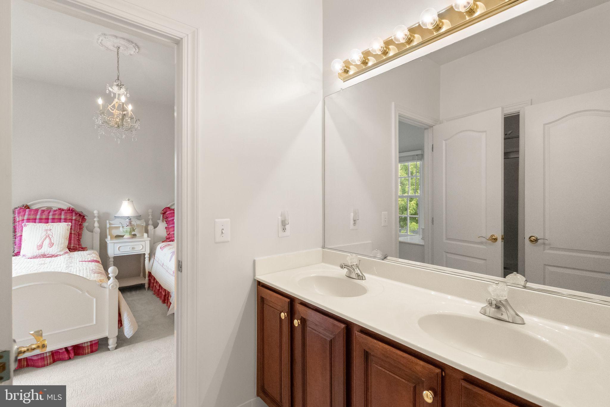 RIVER CREEK - Residential
