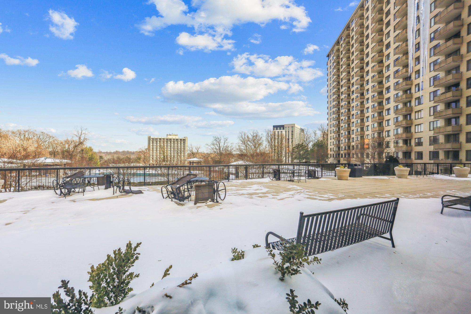 PROMENADE TOWERS - Residential