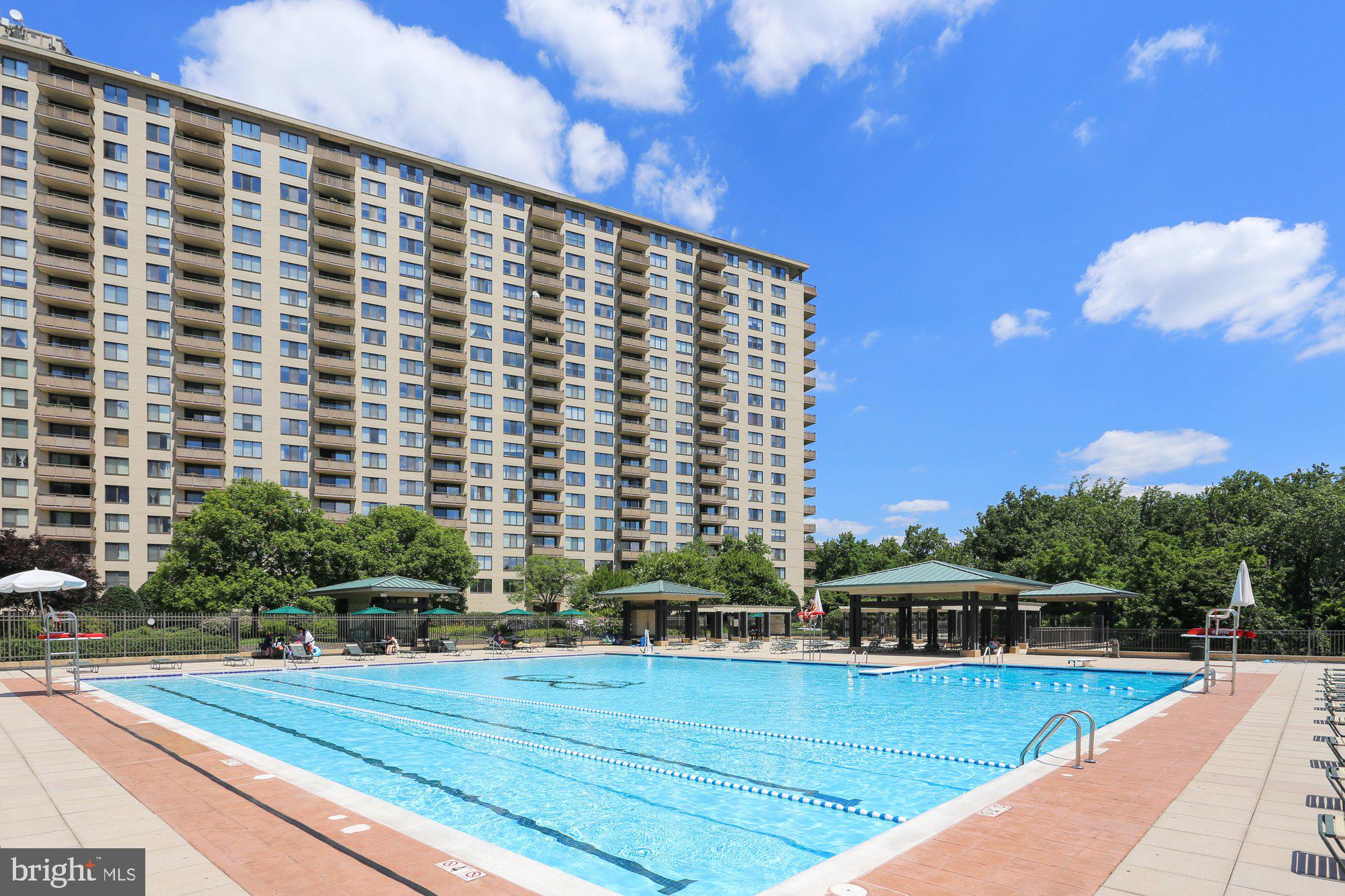 PROMENADE TOWERS - Residential