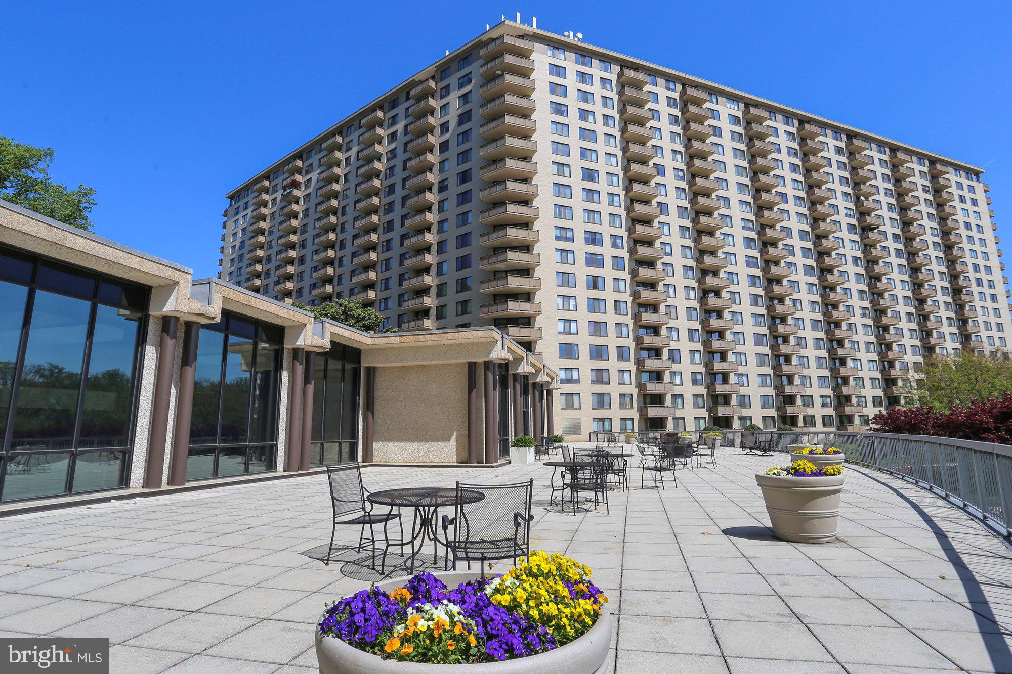 PROMENADE TOWERS - Residential