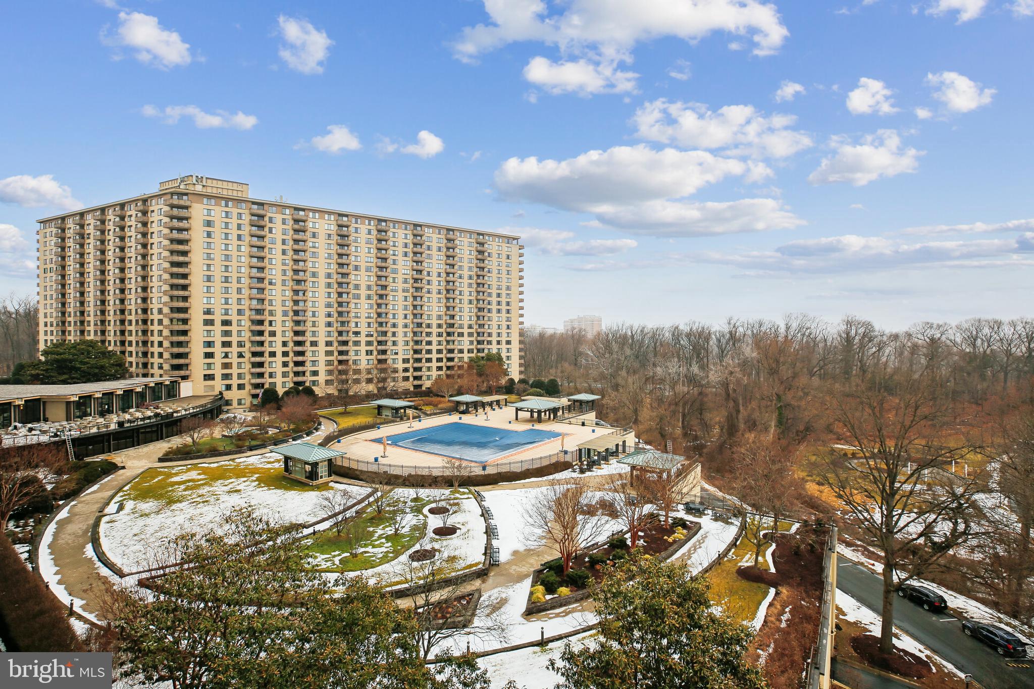 PROMENADE TOWERS - Residential