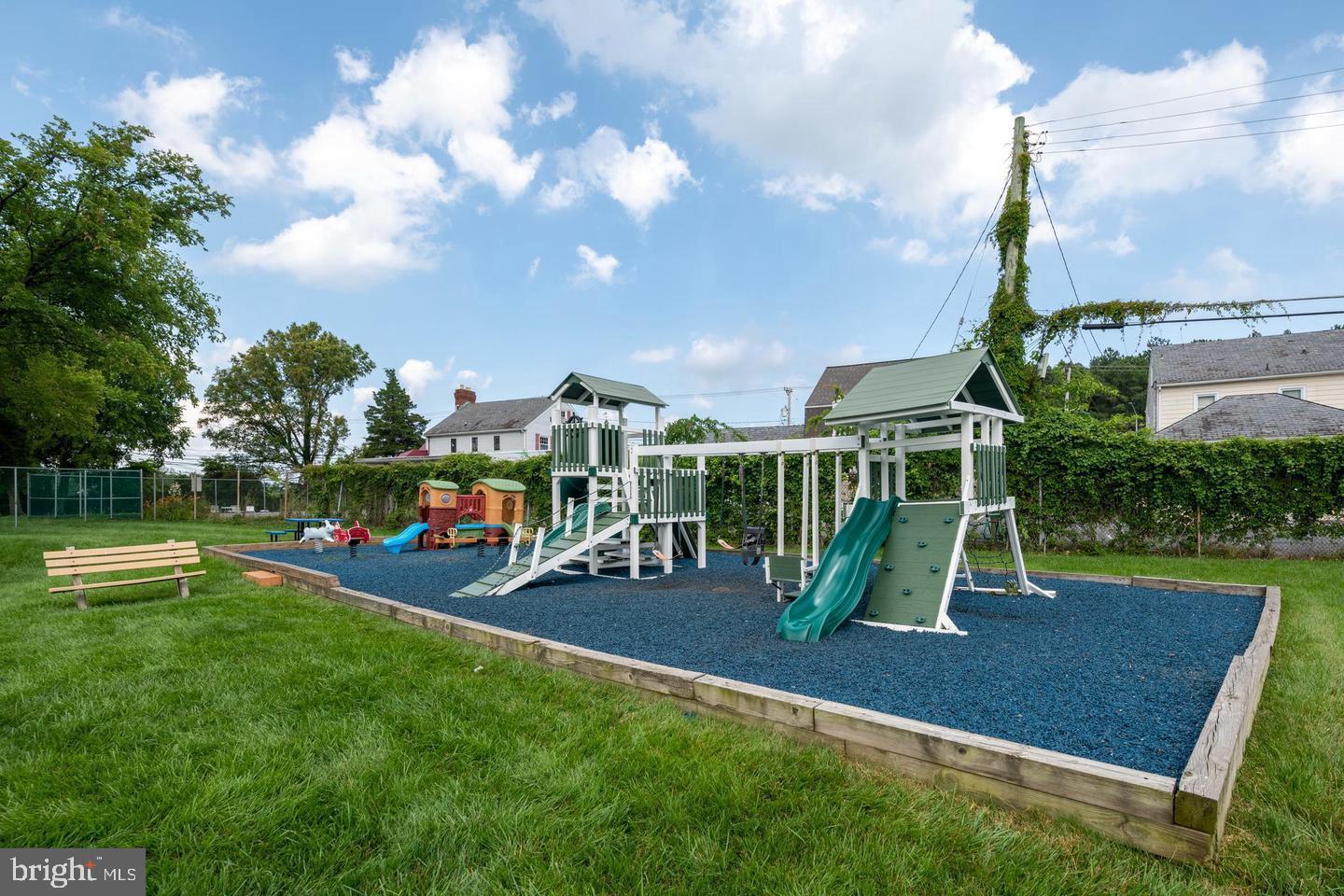 DULANEY TOWERS - Residential