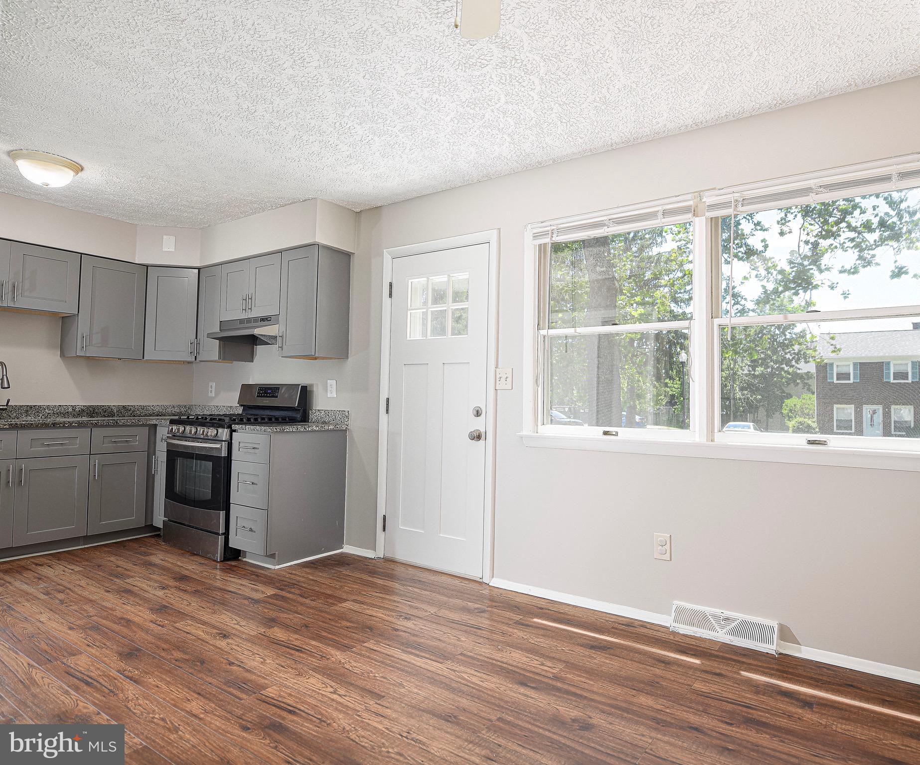BROADWAY CONDOMINIUMS - Residential