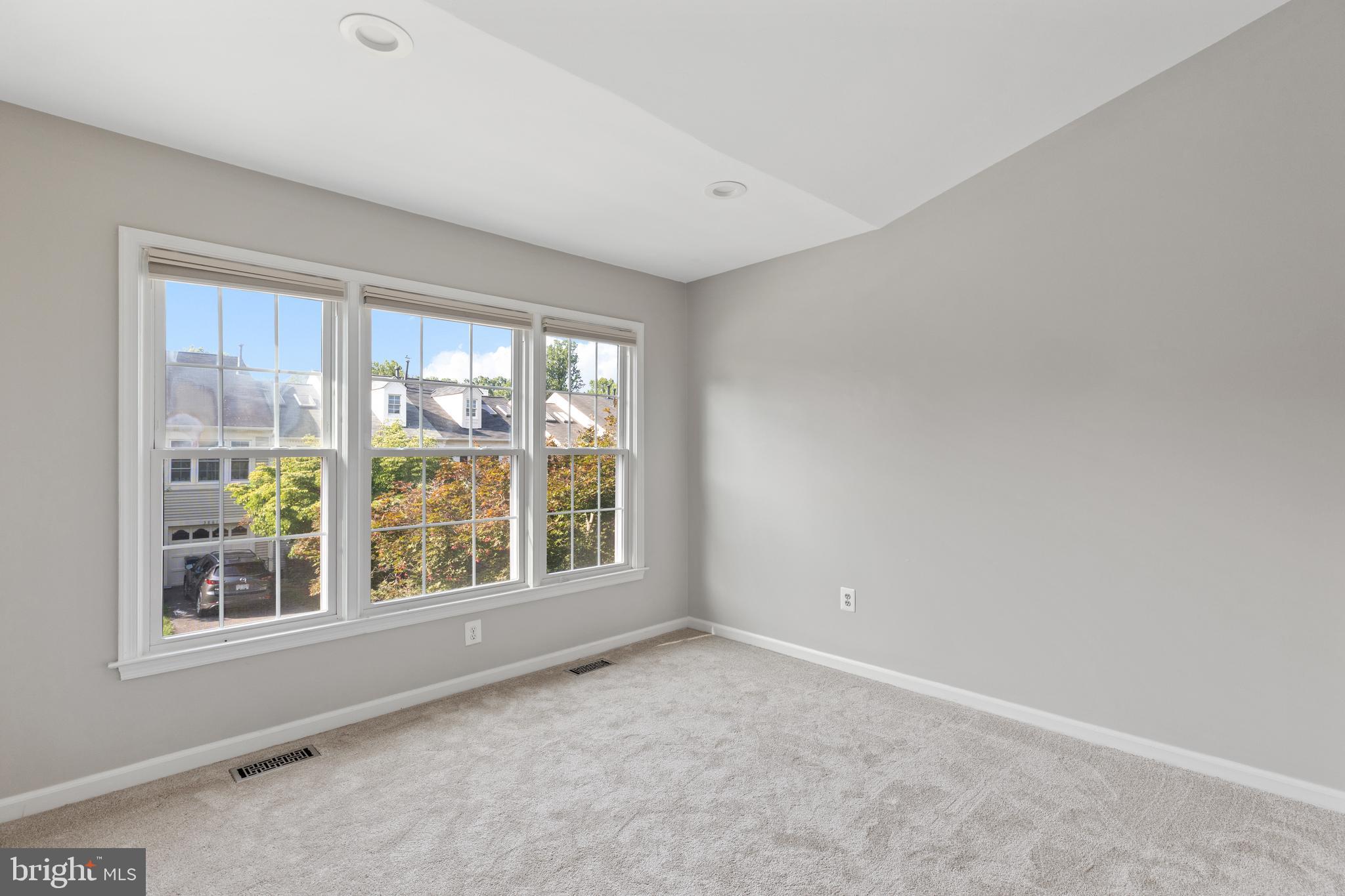 FAIR WOODS - Residential