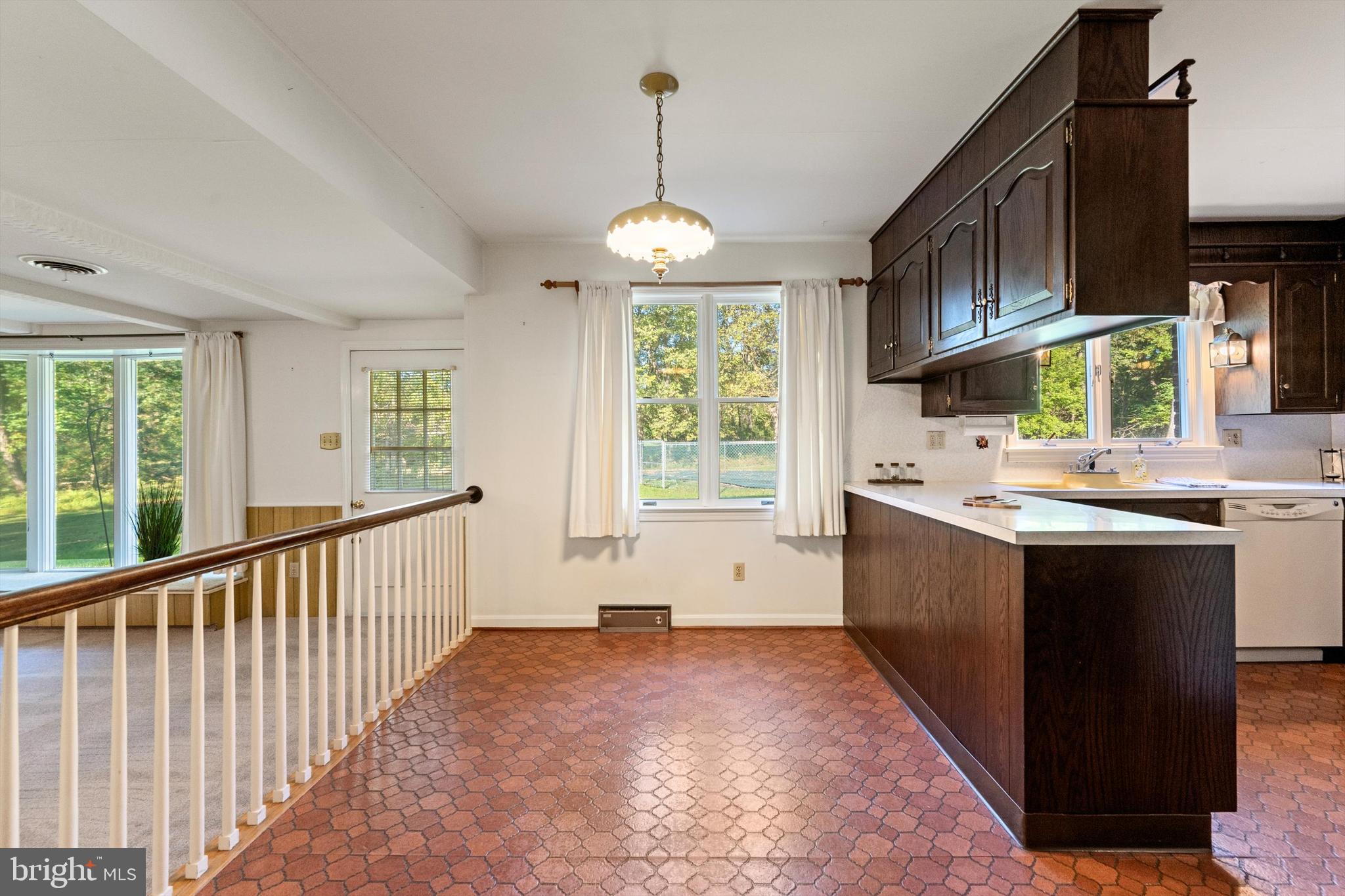 LEDGE LOWE - Residential