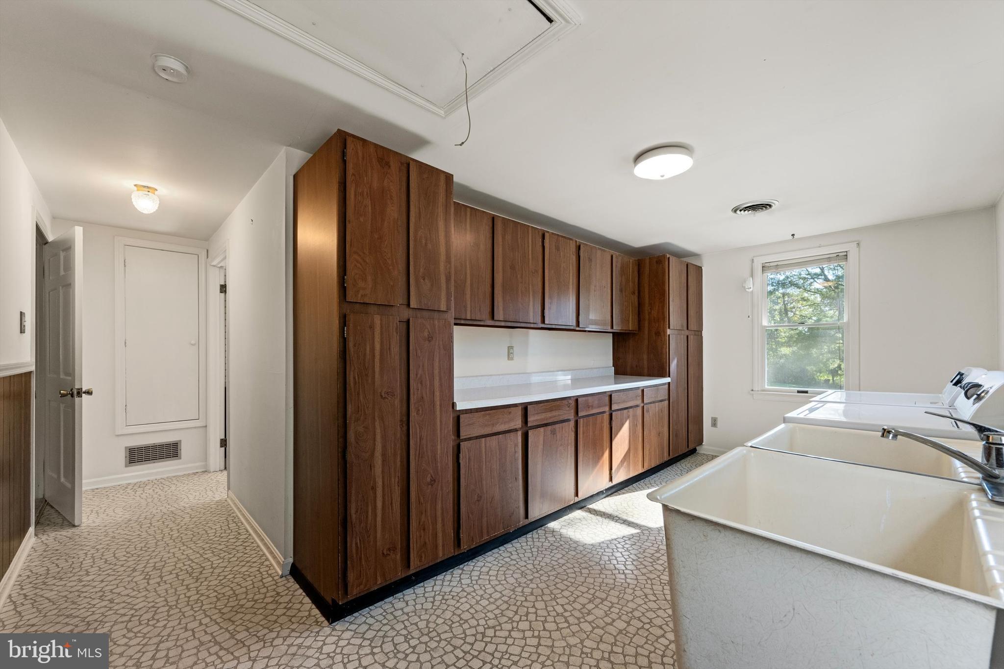 LEDGE LOWE - Residential