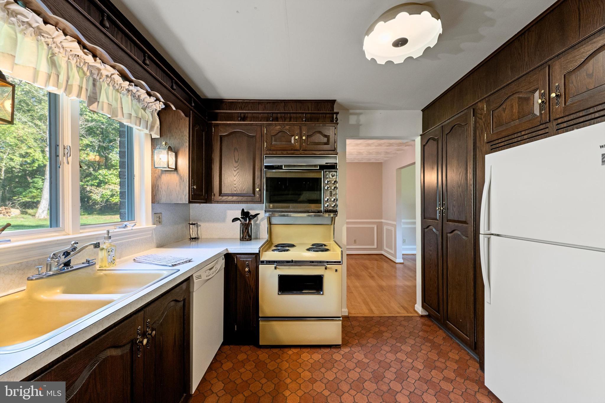 LEDGE LOWE - Residential
