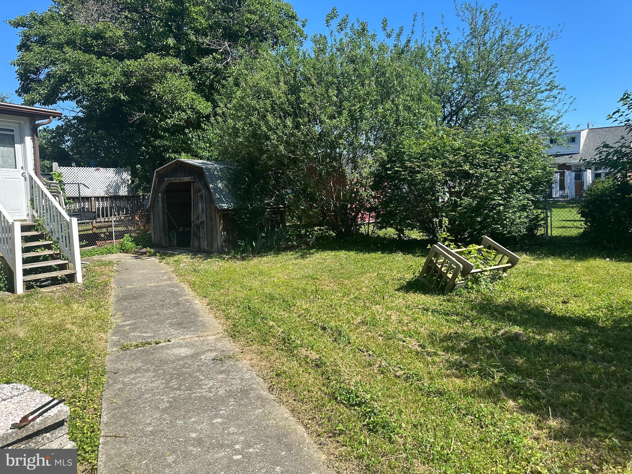 SCHOOL GARDENS - Residential