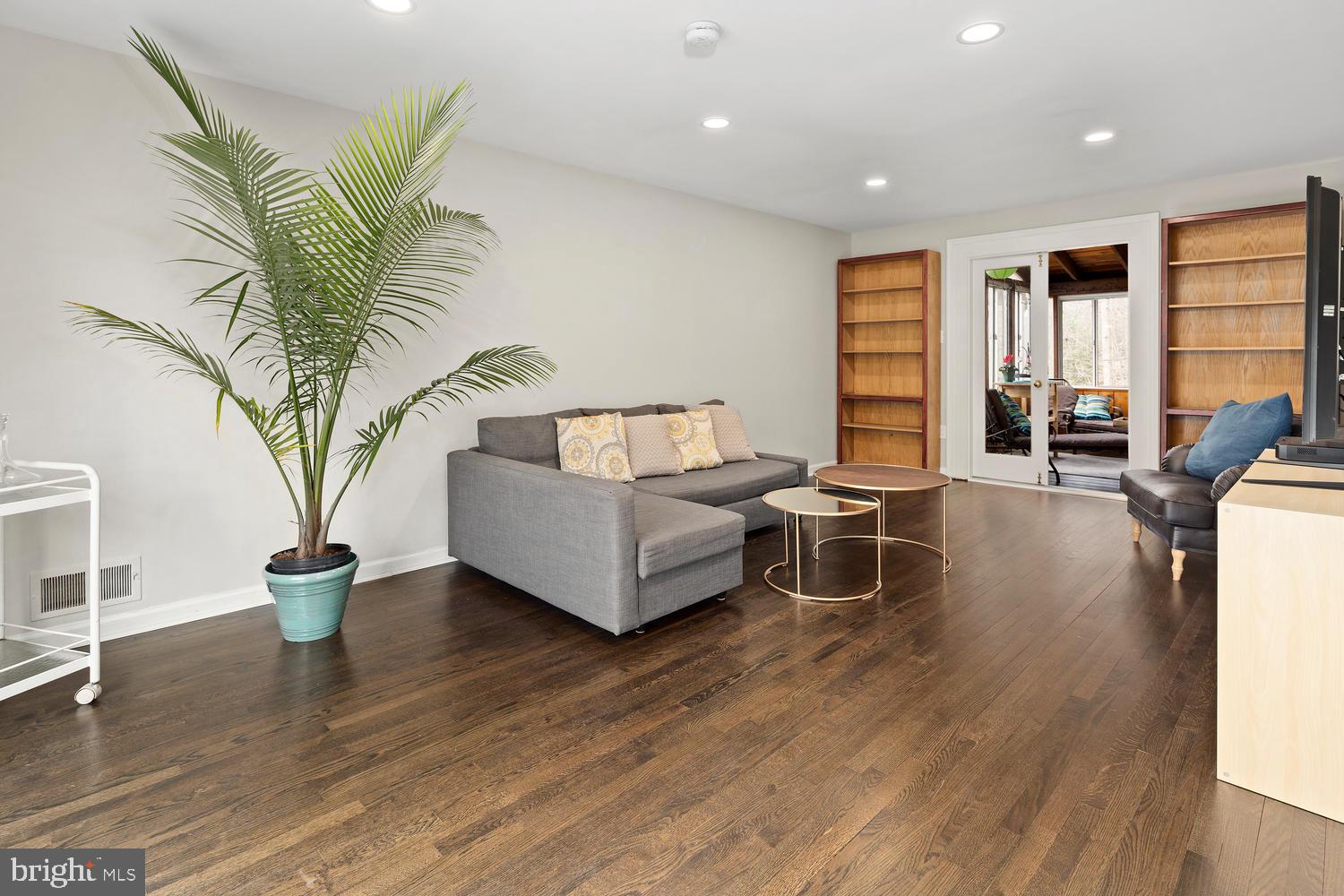 RESTON - Residential