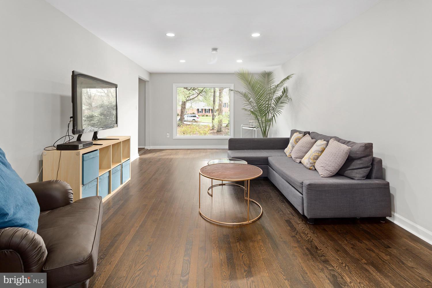 RESTON - Residential