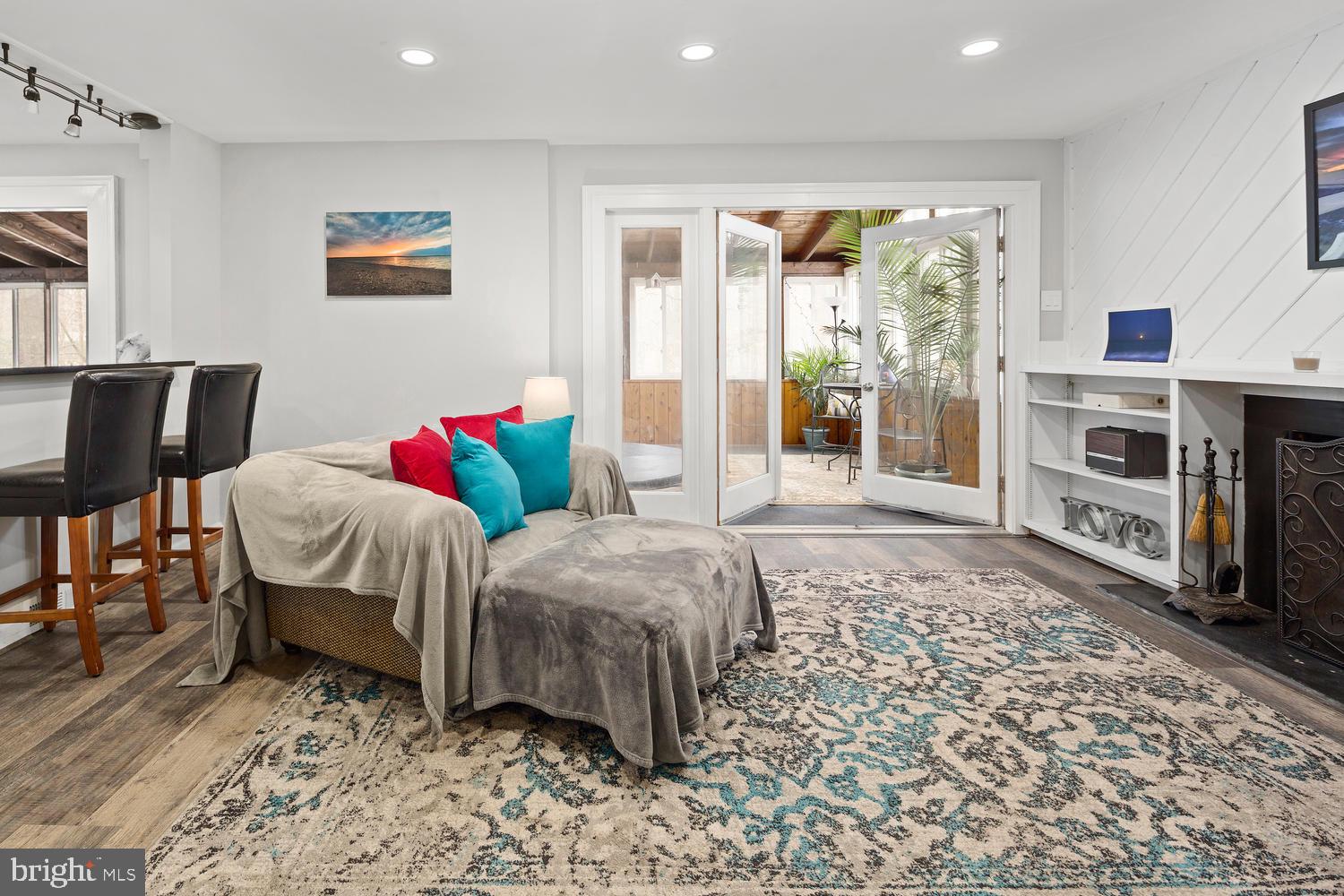 RESTON - Residential