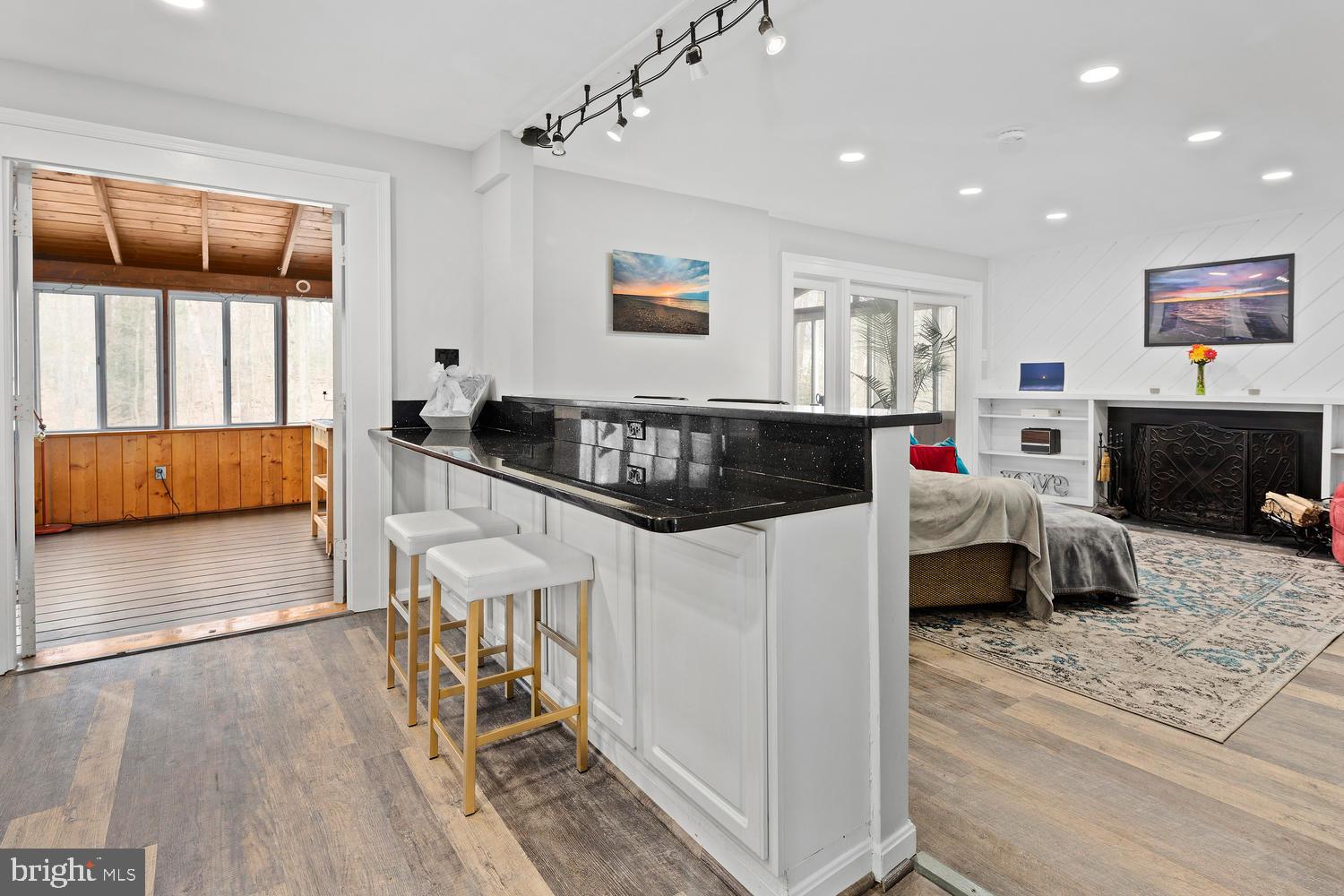 RESTON - Residential