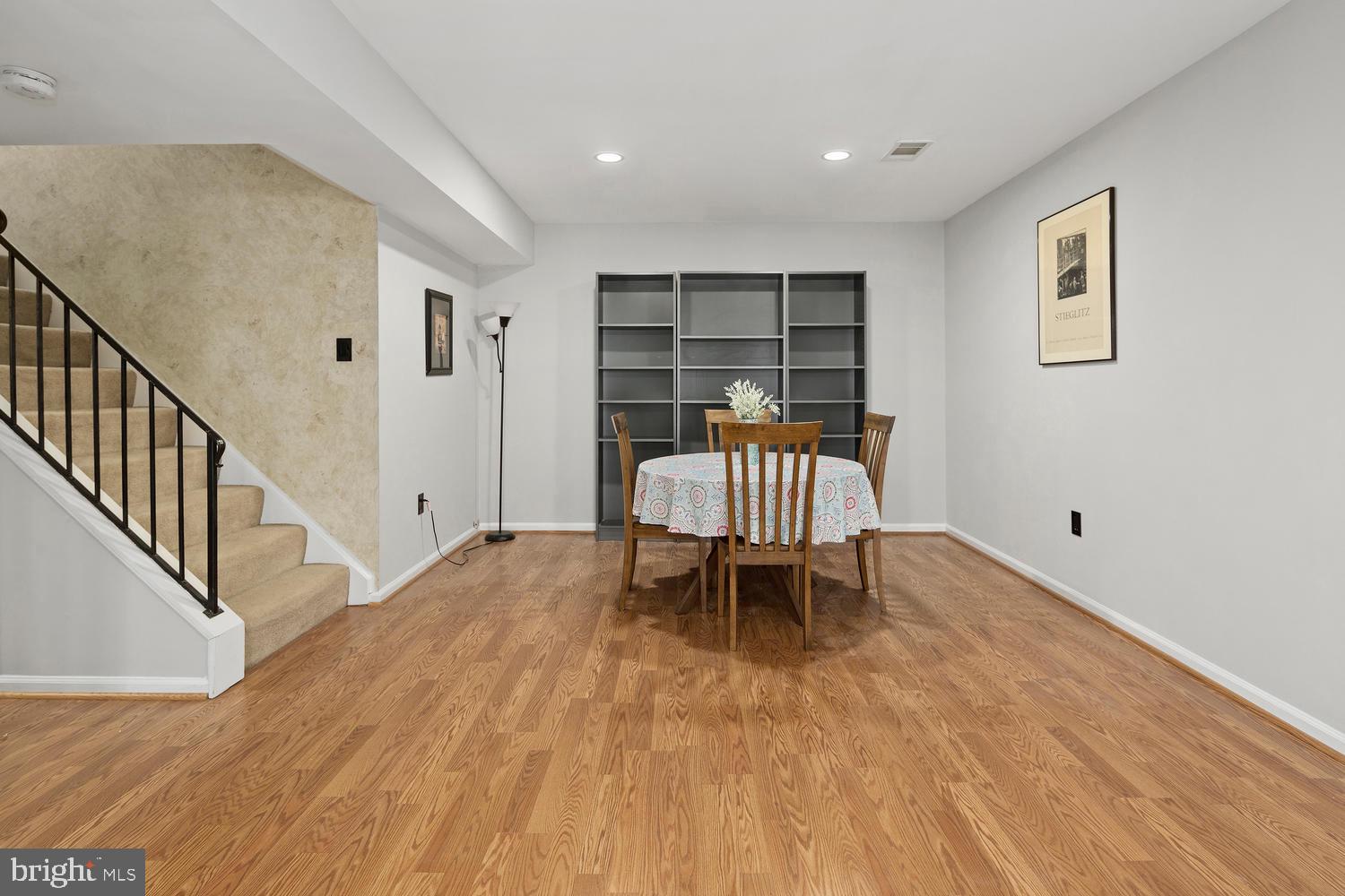 RESTON - Residential
