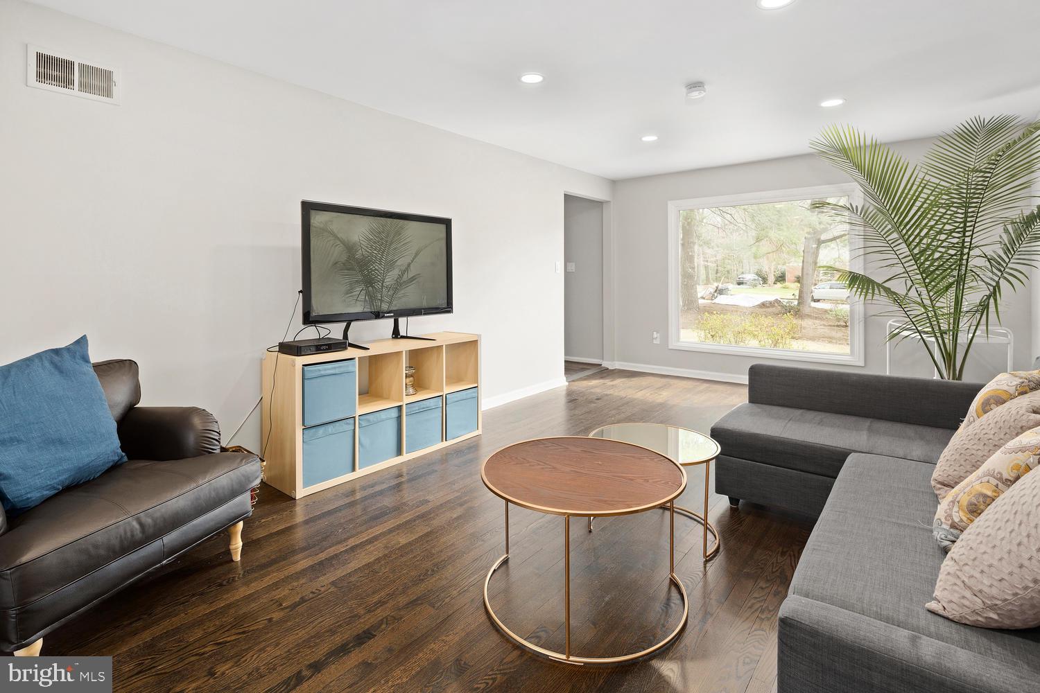 RESTON - Residential