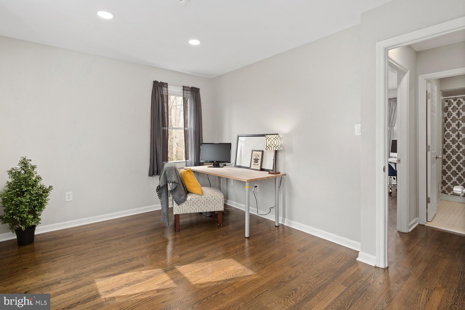 RESTON - Residential