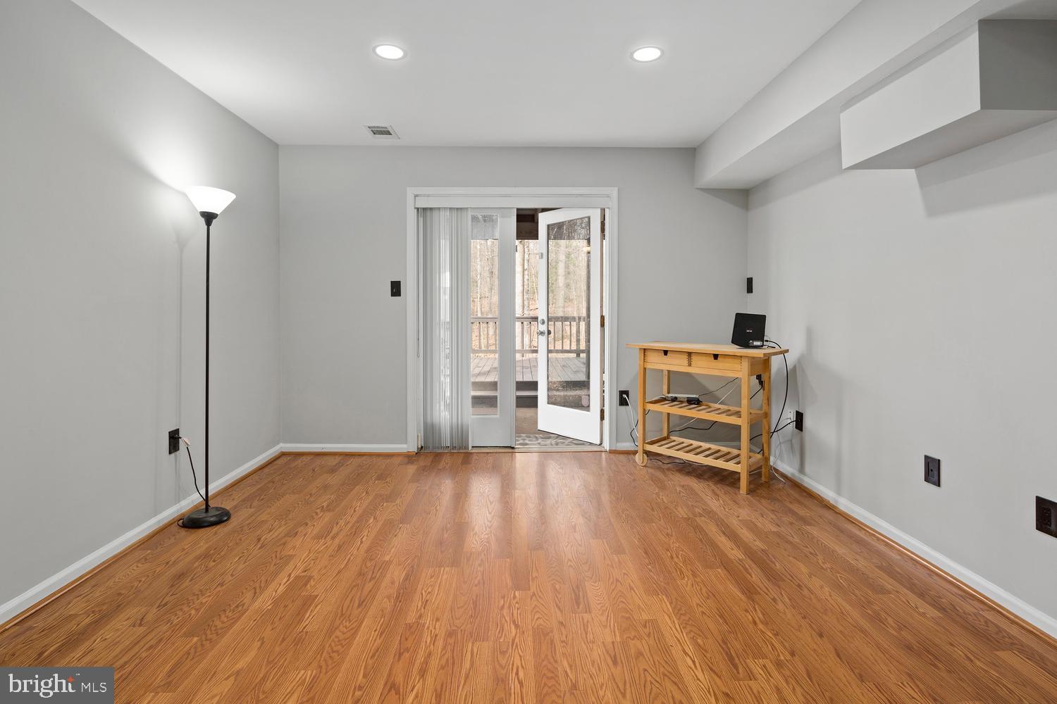 RESTON - Residential