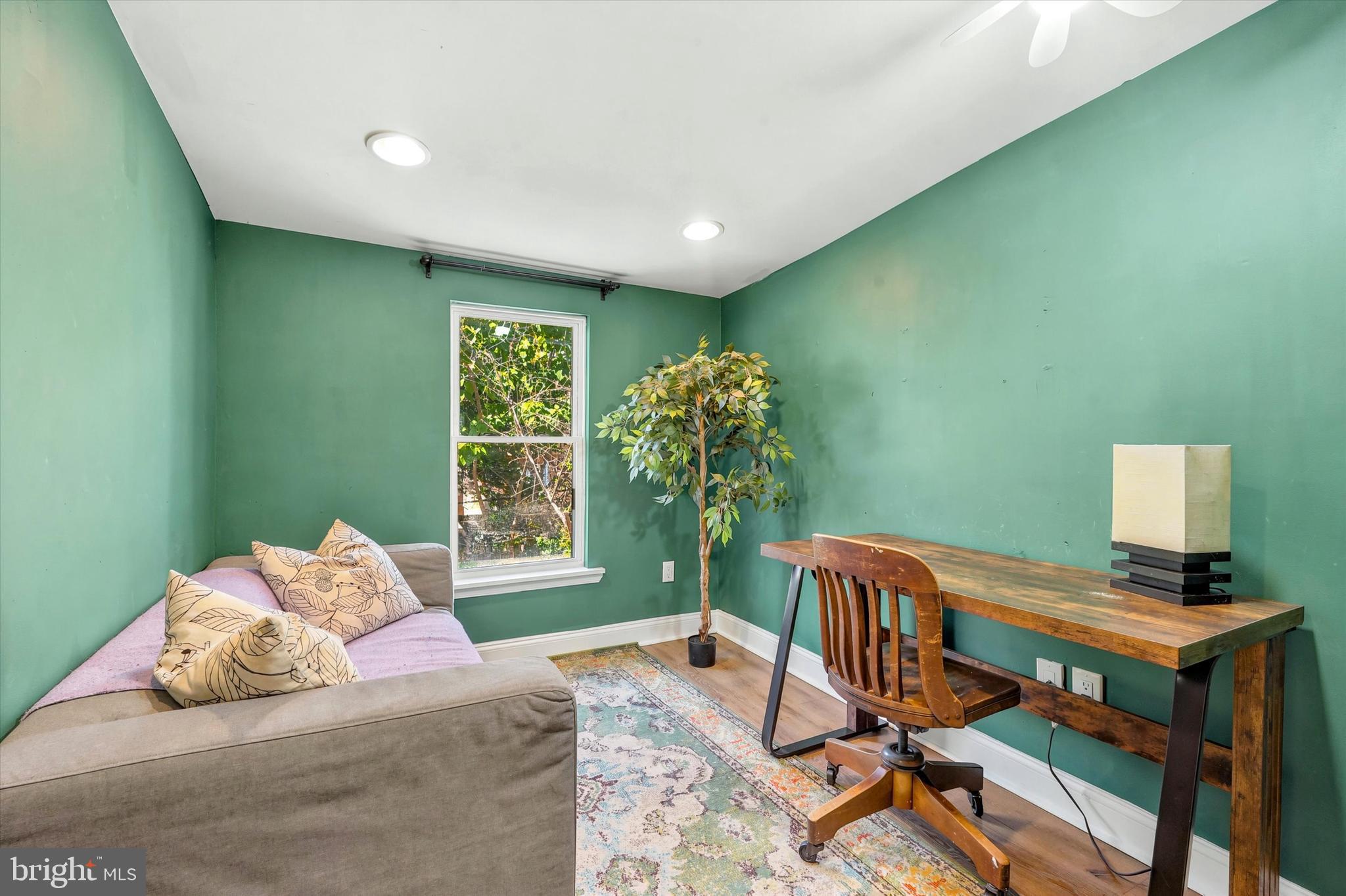 EAST KENSINGTON - Residential