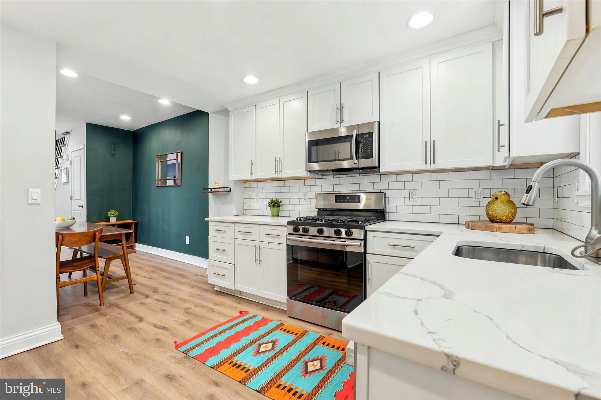 EAST KENSINGTON - Residential