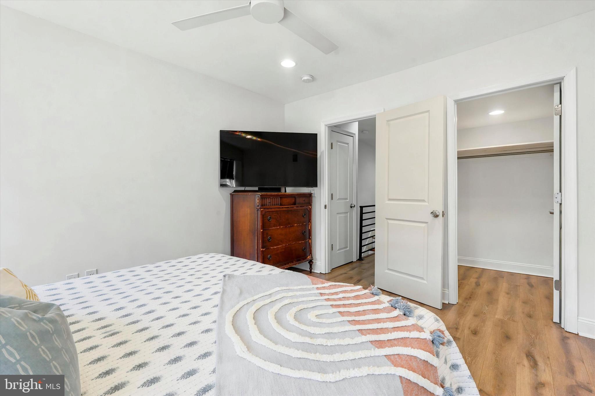 EAST KENSINGTON - Residential