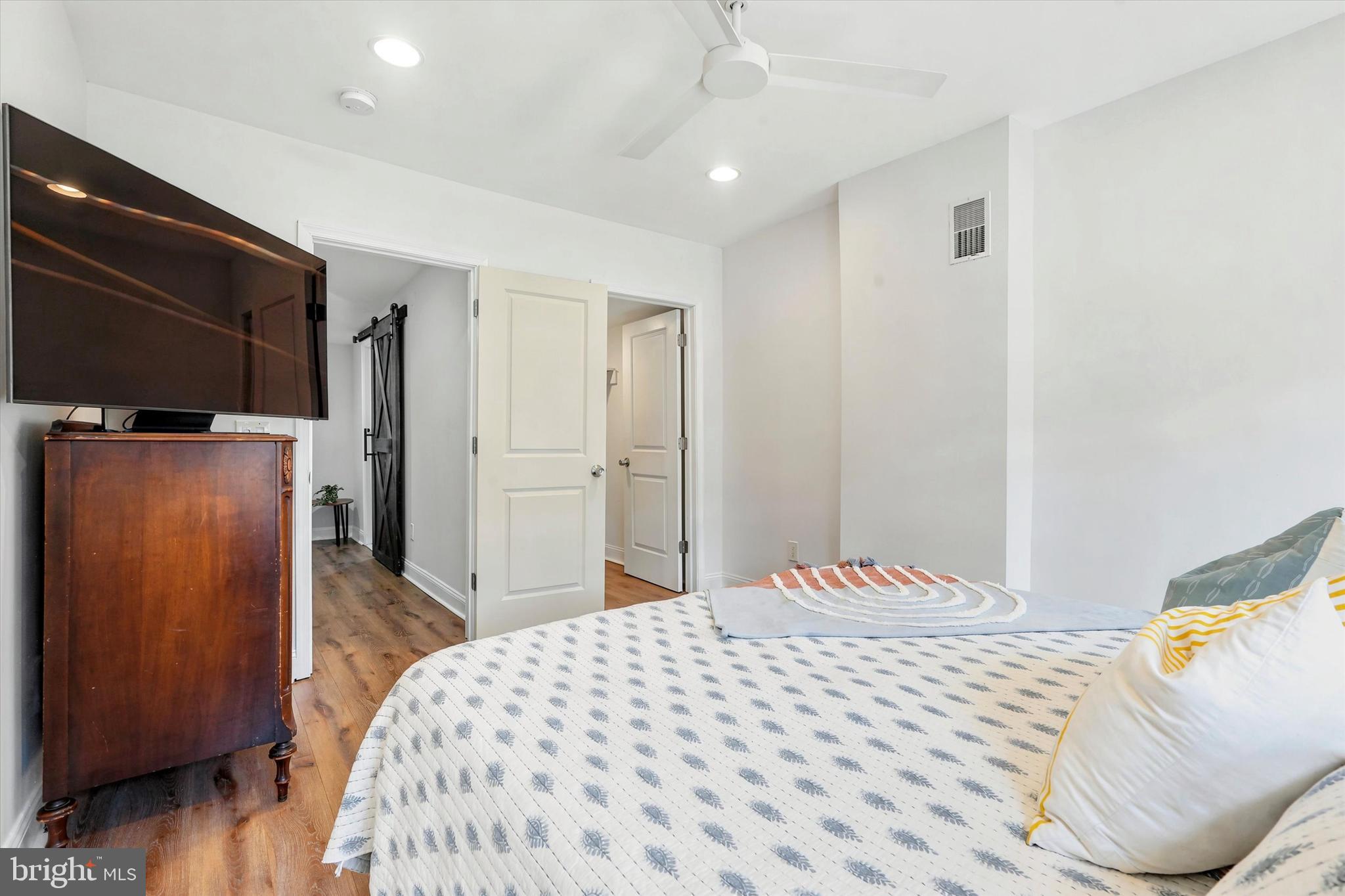 EAST KENSINGTON - Residential