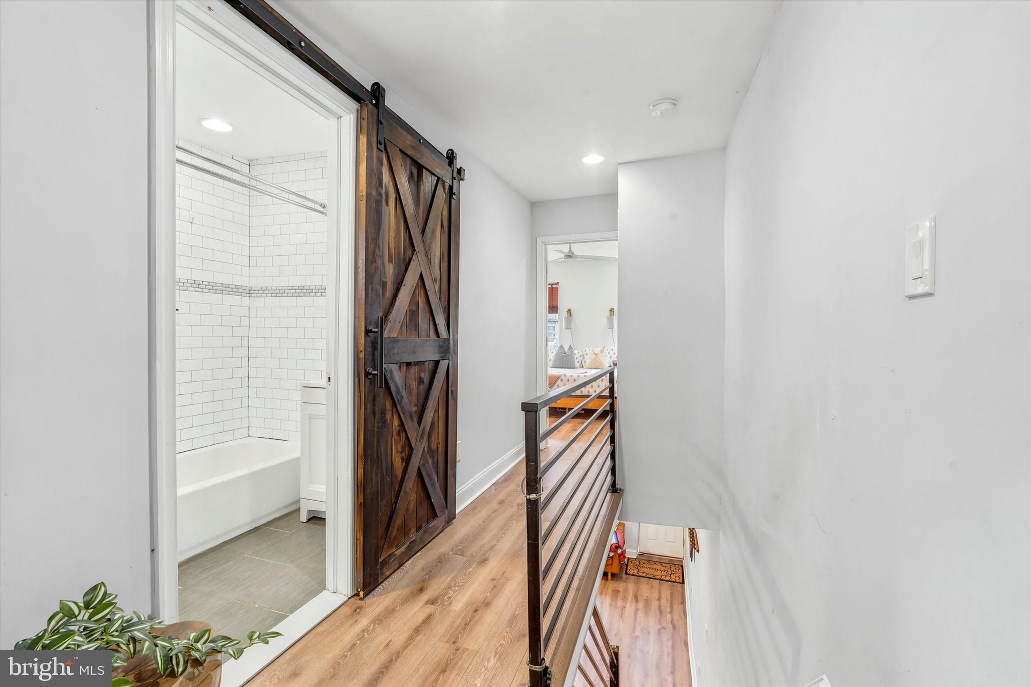 EAST KENSINGTON - Residential