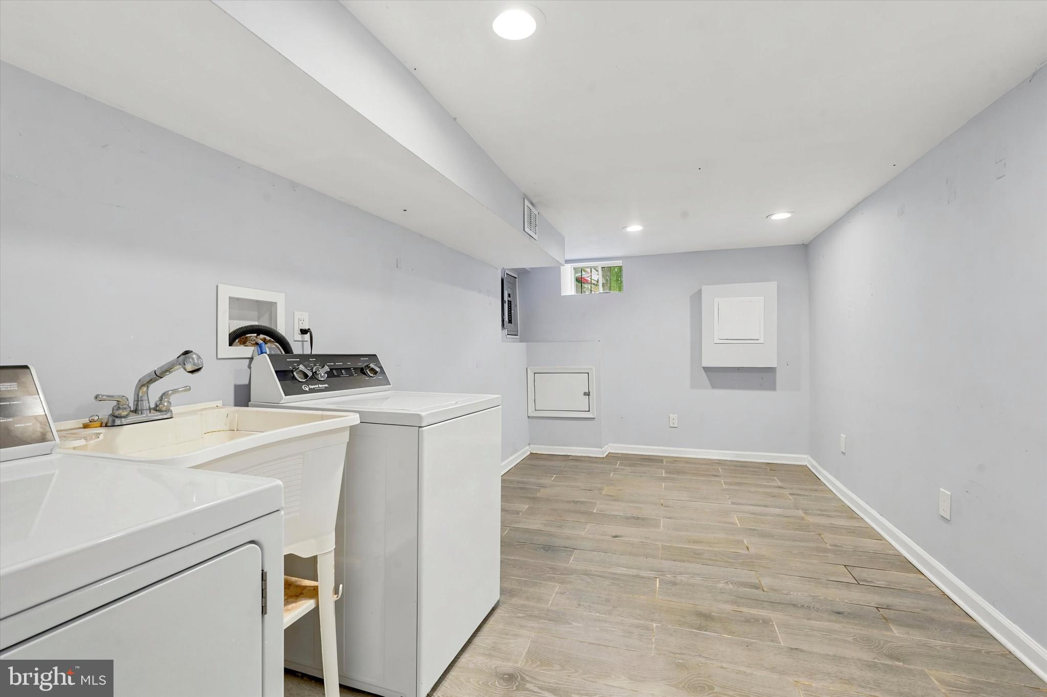 EAST KENSINGTON - Residential