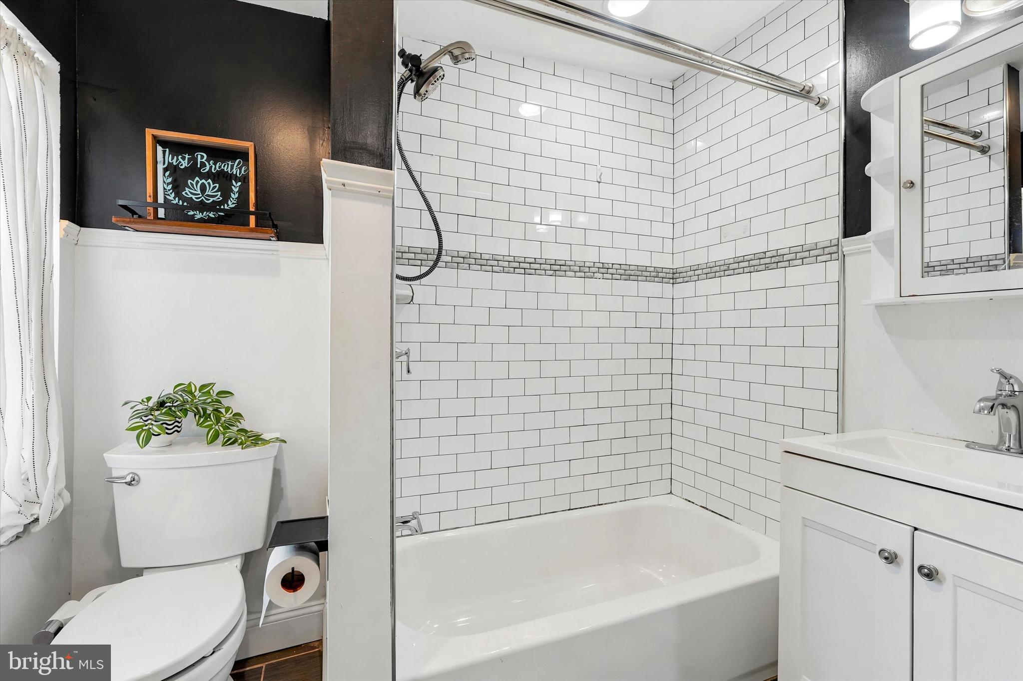 EAST KENSINGTON - Residential