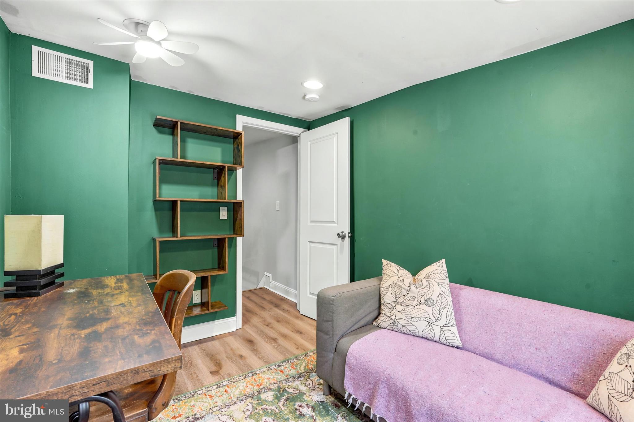 EAST KENSINGTON - Residential