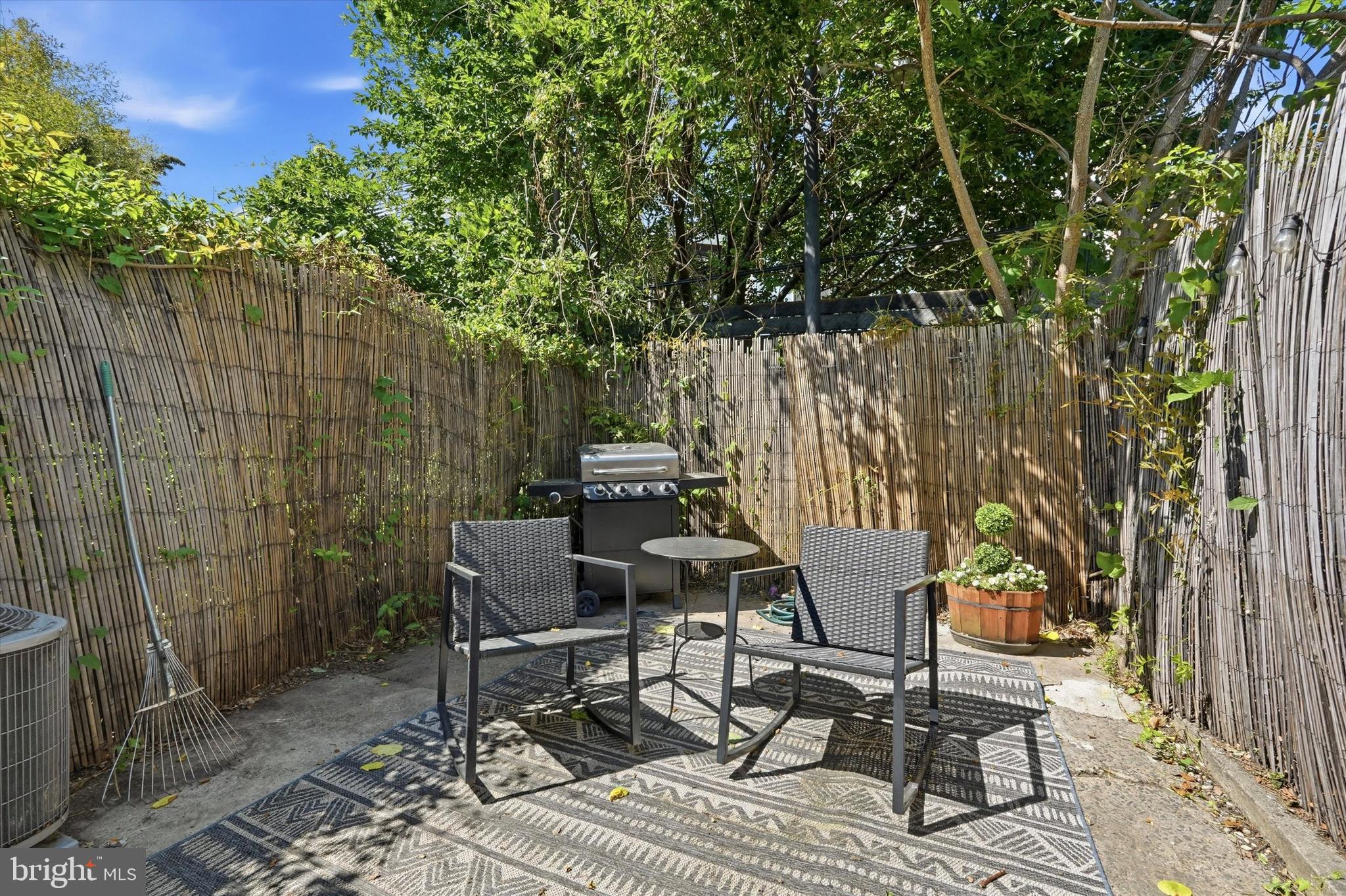 EAST KENSINGTON - Residential