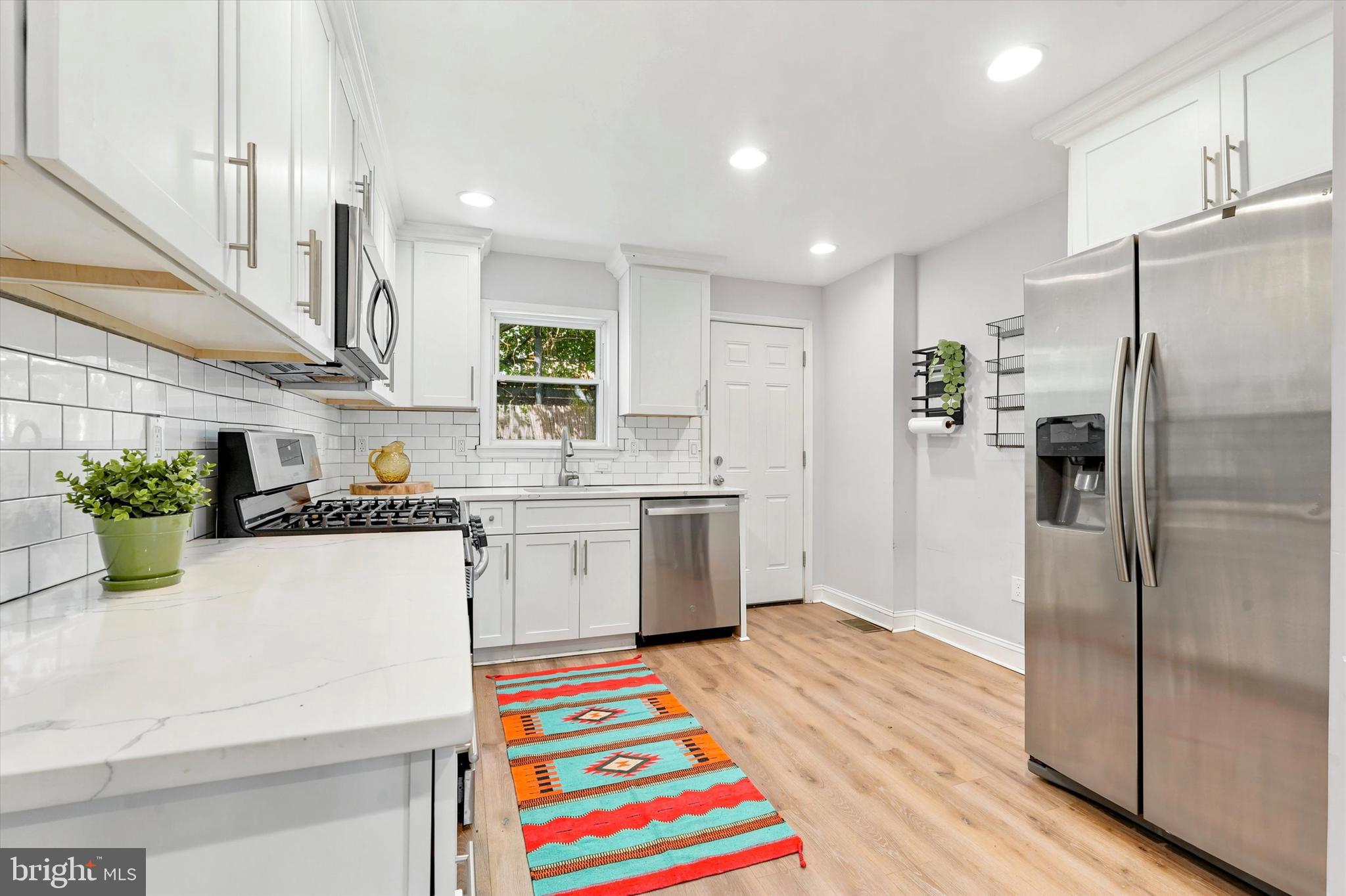 EAST KENSINGTON - Residential