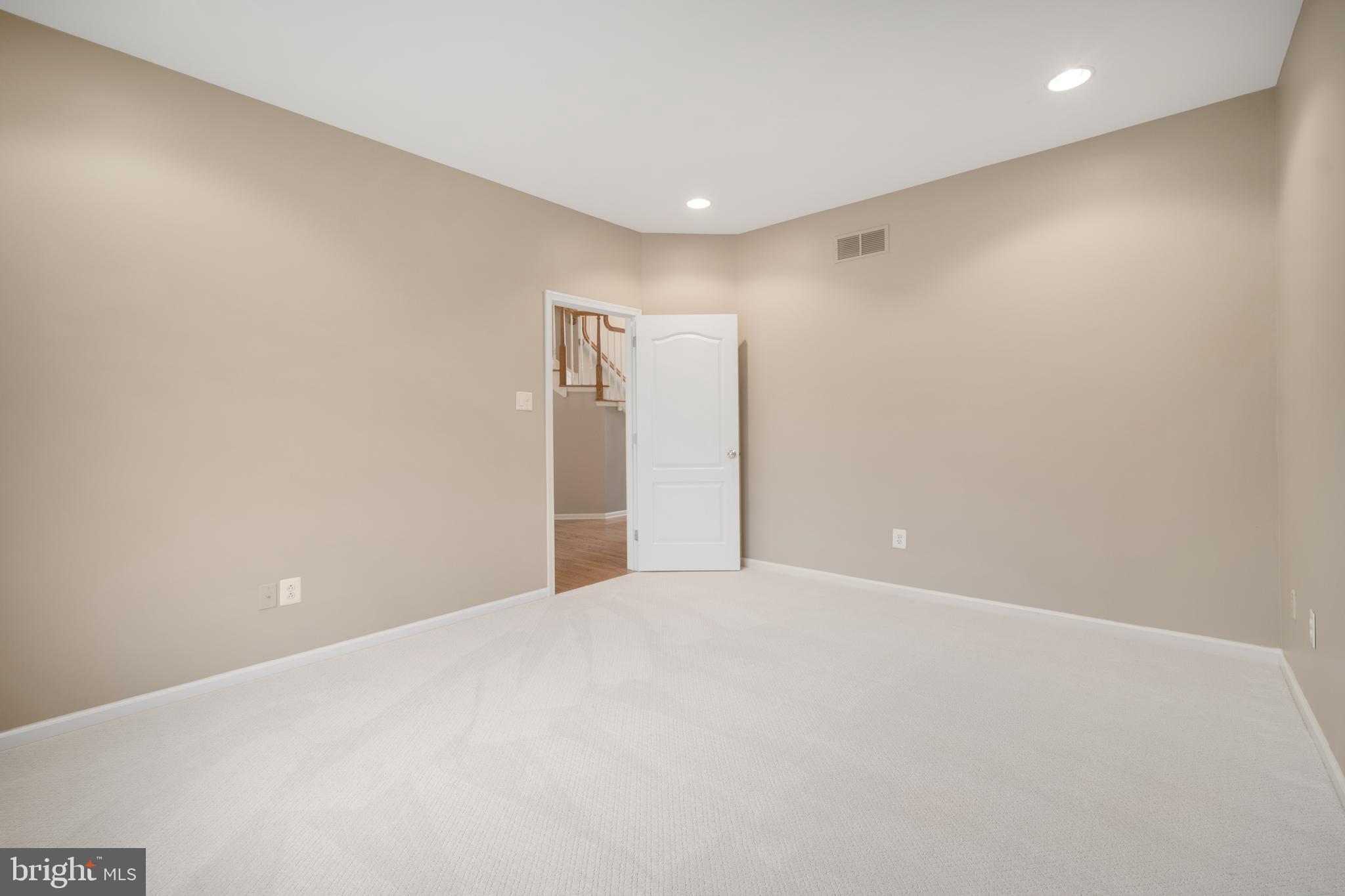 NORTHAMPTON CROSSG - Residential