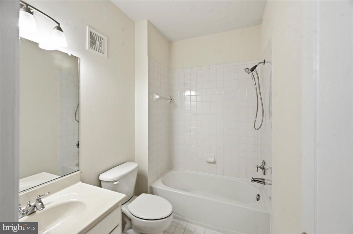 THE TOWNES AT VILLAGE PLACE - Residential