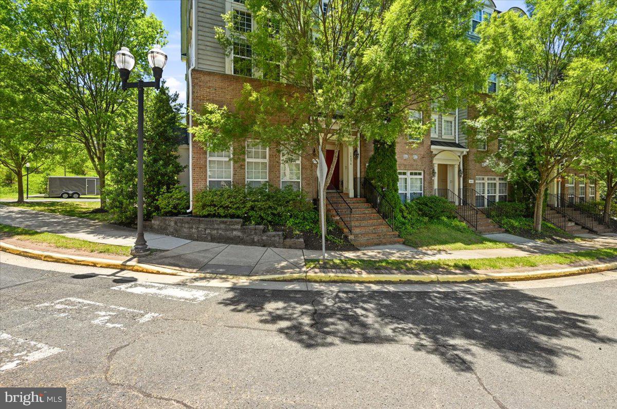 THE TOWNES AT VILLAGE PLACE - Residential