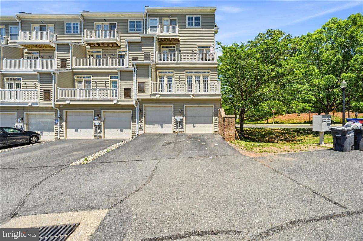 THE TOWNES AT VILLAGE PLACE - Residential