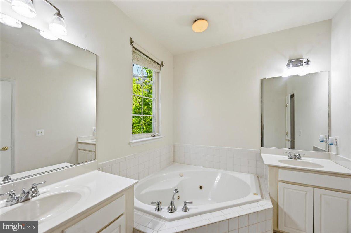 THE TOWNES AT VILLAGE PLACE - Residential