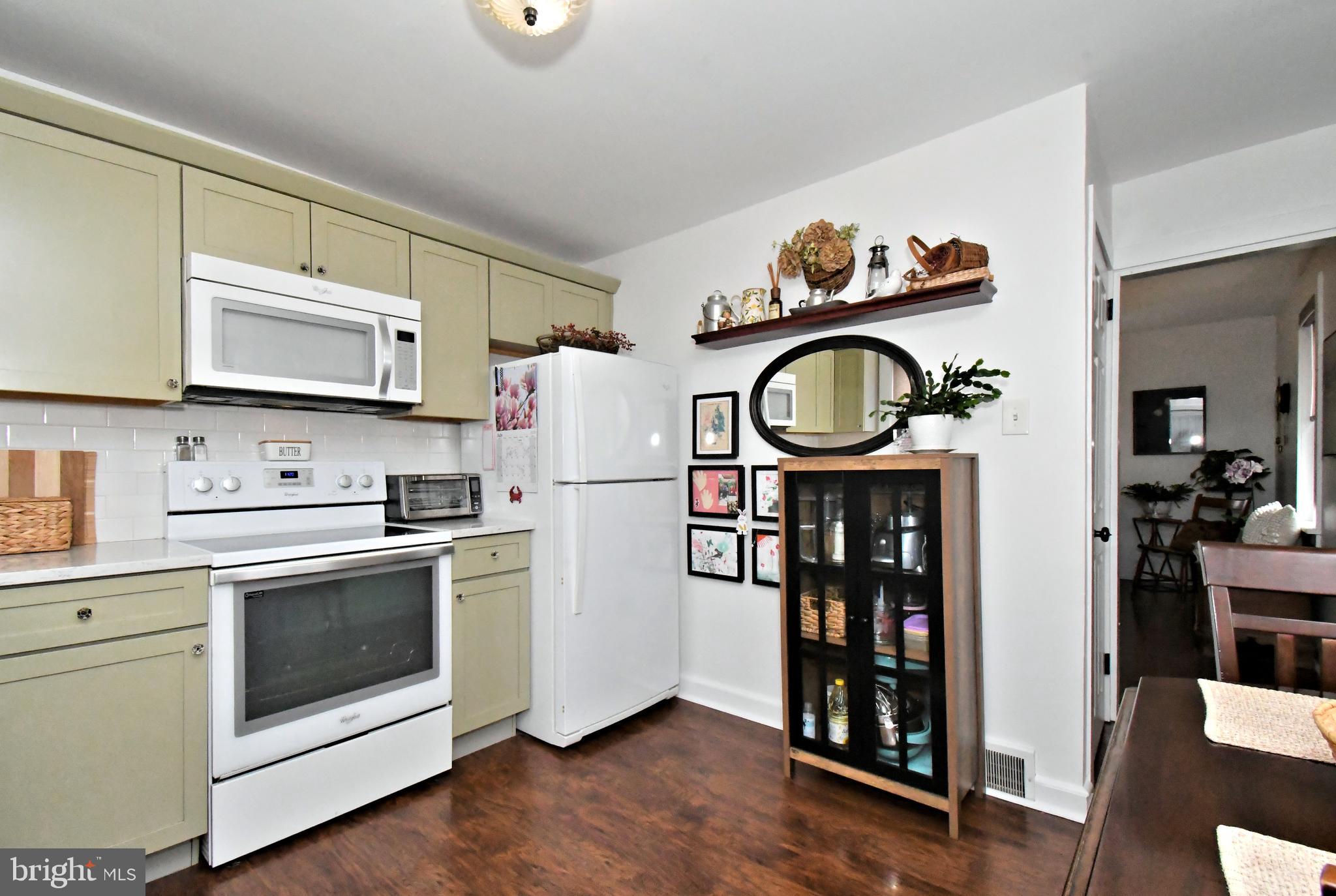 CORNWELLS MANOR - Residential