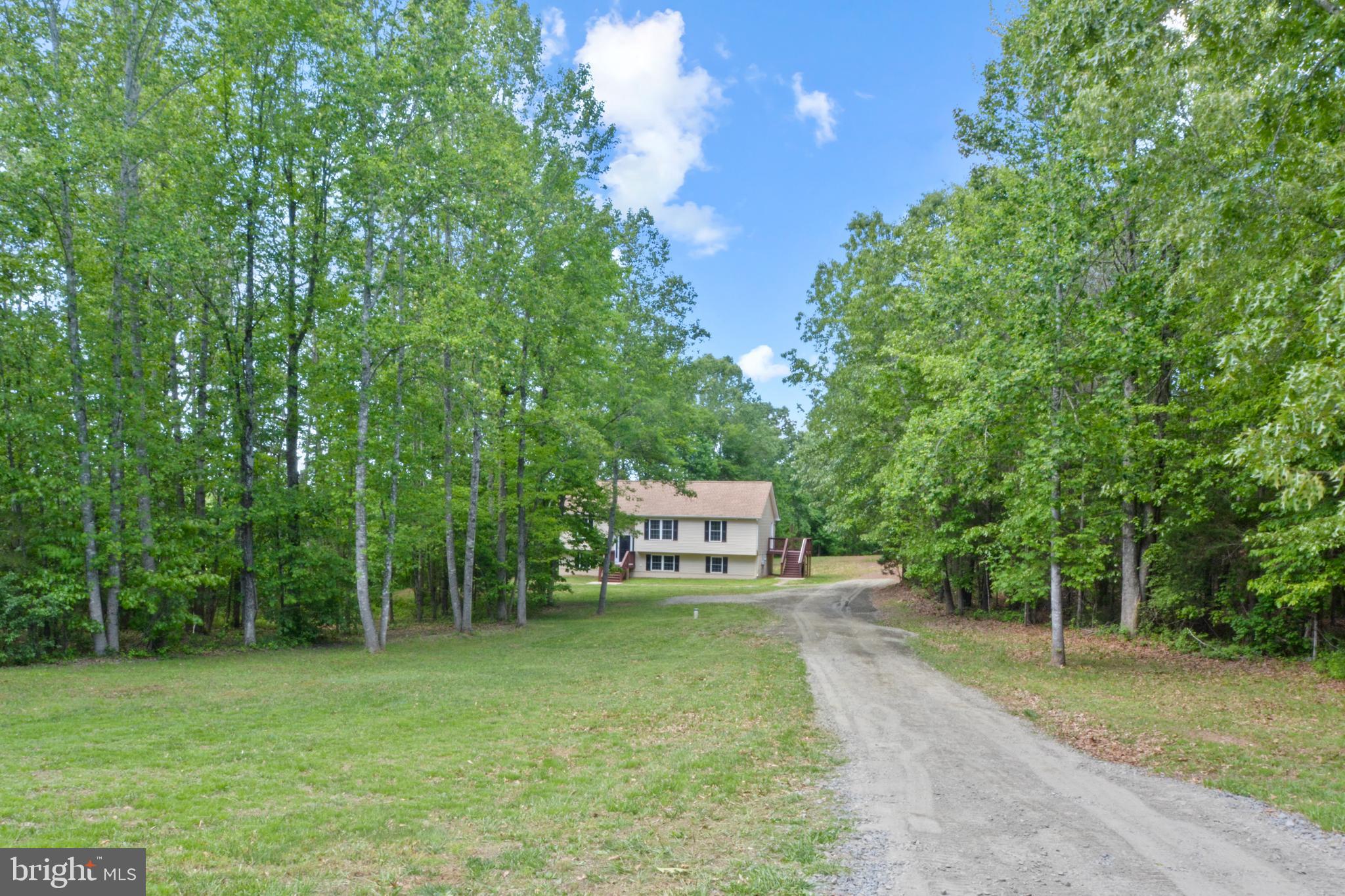 BEAUTIFUL 4 BEDROOM, 3 BATH SPLIT FOYER HOME! FRESHLY PAINTED, NEW HARDWOOD FLOORS AND CARPET IN BEDROOMS, NEW KITCHEN COUNTERTOP, & NEW APPLIANCES! READY TO MOVE IN TO! YOU WILL NOT BE DISAPPOINTED, SCHEDULE A TOUR ON SHOWING TIMES TODAY!