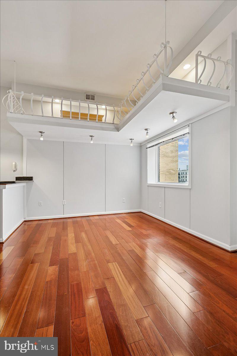 LOGAN CIRCLE - Residential
